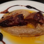 ベルエキップ - フォアグラを割ってみた。二分割してソースと頂いた