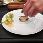 ベルエキップ - お刺身用鮑のポワレに焦がしアーモンドバターを掛けられている