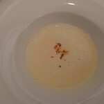 ベルエキップ - とうもろこしのスープ、一つまみの塩でも十分旨味のあるとうもろこしの甘み（旨味）を生かしたスープ　これも旨いねえ！