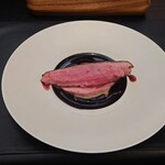 ベルエキップ - フランス産最高級のマダムビュルゴーのシャラン鴨の2時間ロティ　血の味わいと赤ワインの味わいが合ってるねえ！
      赤ワイン、飲みたいっ！