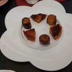 ベルエキップ - 小菓子三人分　
      ベイクされた甘みたっぷりのさつま芋とアップルパイ