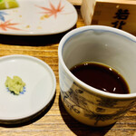 日本橋 蕎ノ字 - ◎蕎麦つゆは静岡時代からの継ぎ足しのかえしに、４種のカツオ節と羅臼昆布で出汁をとって合わせている。