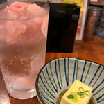 肥後串焼 塩だしおでん ひご屋 - 甘酢しょうがサワー、お通し