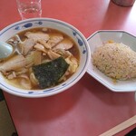 大成軒 - チャーシューワンタン麺+半チャーハン。