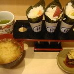 鉢巻太助 築地本店 - 手巻き寿司３００円