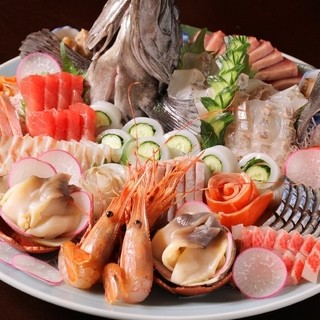 Hospitality with carefully selected ingredients including Sanriku fish and shellfish