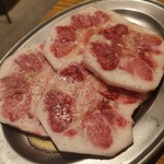 炭火焼肉オールスターズホルモンとんぼ - 