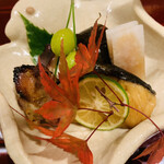 銀座 しのはら - 八寸:                                           
      からすみ大根
      鰆の幽庵焼き
      うずらの西京焼き
      銀杏