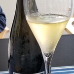 日本料理 TOBIUME - お酒①ピエール・ゴビヤール・キュヴェ・フローレンス・ブリュット・ミレジメ2009(シャンパーニュ、フランス)
      葡萄品種:シャルドネ80％、ピノ・ノワール20％