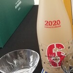 日本料理 TOBIUME - お酒③新政 No.6 C-type 生原酒 【2021年度 特別頒布会】 (秋田)
      米品種:秋田県産酒こまち100%、精米歩合:60%
      クモノスカビを用いた発酵、もったりと濃いめ