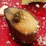 日本料理 TOBIUME - ⑧炭火焼き子持ち鮎(長野県天竜川産)
      産卵期8月～11月、寿命1年
      子持ち鮎は時期が早くサイズは小さめですが、卵が詰まっており甘みと旨み、少しのほろ苦さ、秋が口の中に訪れます