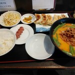 王様の餃子 - 餃子定食　豚骨台湾ラーメン