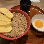 鳥開総本家 - 名古屋コーチンそぼろ丼