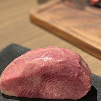 熟成焼肉 マルニク - 牛タンの塊焼き（前日までの予約）