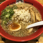 尾道ラーメン しょうや - 背脂ブラック味玉のせ