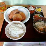 おはな食堂 - 手羽と大根煮定食(880円)