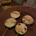 炭火焼鳥コクレ - ズッキーニのチーズ焼き　チーズの香りが良い
