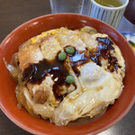 Kiyomisoba Honten - カツ丼¥700 ソースがかかってるのは珍しい