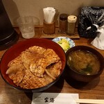 炭焼豚丼 空海 - ロース豚丼 950円