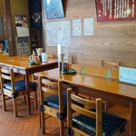 やまや食堂 - テーブル席