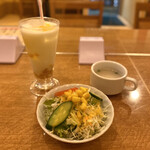 Ganjisugawa - ・チーズナンセット 1,620円/税込
                        (プロウンパラック、マンゴーラッシー