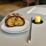 SEZANNE - 北海道産とうもろこしのサワードウ　ブルターニュバター。