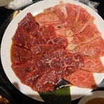 珍味苑 - ファミリーセットのカルビ・ロース盛り合わせ