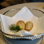 SEZANNE - 焼きたてマドレーヌ。