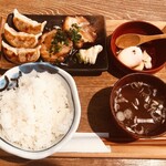 nikujirugyouzanodandadan - 焼餃子・チャーシュー定食　800円