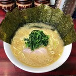 甲子家 - ラーメン750円麺硬め。海苔増し100円。