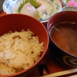 料理旅館 三浦屋 - 茸のおこわと、赤出汁の美味しいお汁♪