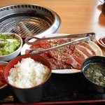 元氣七輪焼肉 牛繁 - トリプル焼肉１８０ｇ定食
