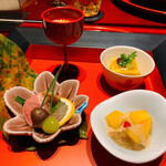 日本料理 三嵋 - 前菜（雲丹とろろ、チーズと南京ムース、柿と海月の胡麻酢和え、合鴨ロース煮、銀杏と零余子松葉差し）