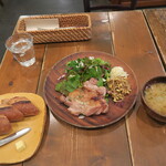 Tsubame Shokudou - 燕食堂定番のグリルチキンハニーレモンゴルゴンゾーラソース 1,000円