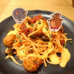 あべのcontact - Rolling ミートボールパスタ　¥1,650-✨トム(ネコです)とジェリー(ネズミです)がミートボールを食べちゃった図のよう。太麺のもちもちパスタはトマトベースでチーズソースに絡めて頂きます。