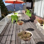 石臼挽き蕎麦香房 山の実 - テラス席