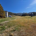 石臼挽き蕎麦香房 山の実 - シーズンオフのゲレンデ