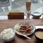 食堂　せかい - 焼きぶたセットごはんおかわり付