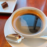 Échi Ponte Vecchio A Osaka - 食後のコーヒーはコク有り酸味控え目の好きなタイプ。チョコレートが一緒に供されます。