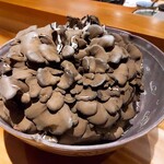 炭火割烹 白坂 - 黒舞茸