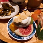 炭火割烹 白坂 - ⚫八寸「無花果  シャインマスカット  柿の白和え」