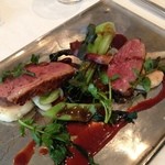 emuN - 鴨胸肉のロースト、赤ワインソース