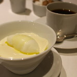 オーグードゥジュール メルヴェイユ 博多 - ＜デザート１皿＞　蕎麦のフロマージュ　オリーブオイル天然塩を添えて