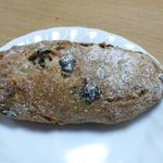 ル　ペトラン - 2012.11. ブラックオリーブと玉ねぎのカンパーニュ（\250）