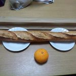 ル　ペトラン - 2012.11. バゲット（\250）　みかんと比べてみた