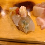 寿司職人 びる川 - カワハギの握り　肝添え