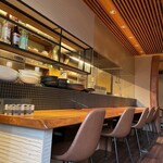 魚屋と小料理 ゆえ 優慧 - カウンター。お一人の方もどうぞ。