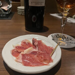 バー ゴヤ - 生ハムわーい！脂がほんとうにおいしい。ナッツみたいなコクのある味する。