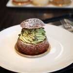 トシ・ヨロイヅカ 東京 - シューピスターシュ