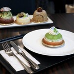 トシ・ヨロイヅカ 東京 - タルトシャインマスカット